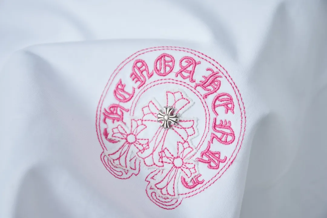 🅿️220 Ch*ome Hearte 25SS early spring new style, appliqué embroidered heart cross short sleeves, light luxury, essential item for daily commuting for men and women, correct version, welcome to compare, detailed features · 320g 100% pure cotton double yarn jersey fabric · Custom dyed in the same vat, special thickened 32 pieces double-strand 1X1 thread · Imported Tajima machine embroidery tatami embroidery ➕This cloth patch embroidery · Hand-stitched Croxin hardware accessories · Hand-made fraying of collar, cuffs and hem · Double-needle stitching across seams · Original main mark, washed tag, branded moisture-proof paper packaging Color: Black/White/Pink Size: S/M/L/XL
